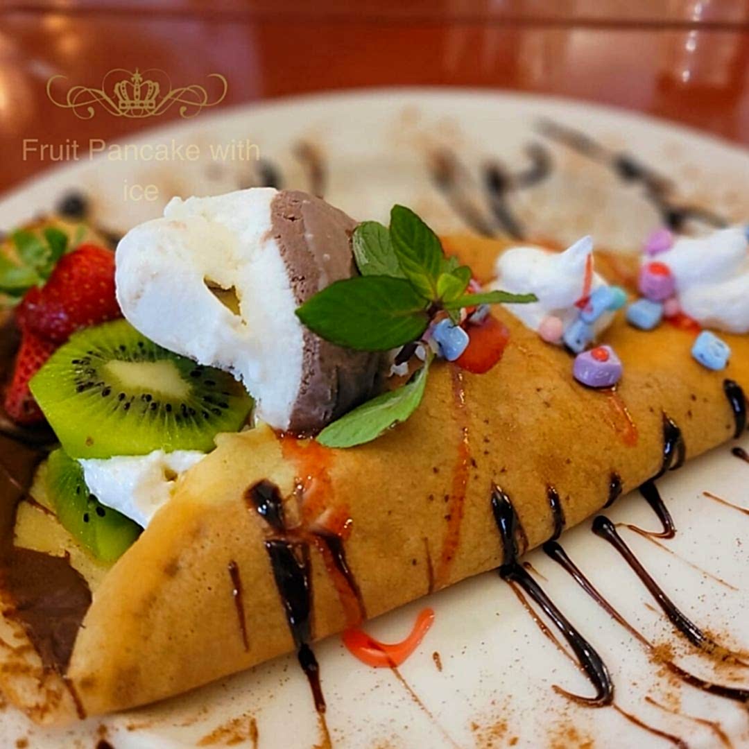 Season Fruit & Ice cream pancake